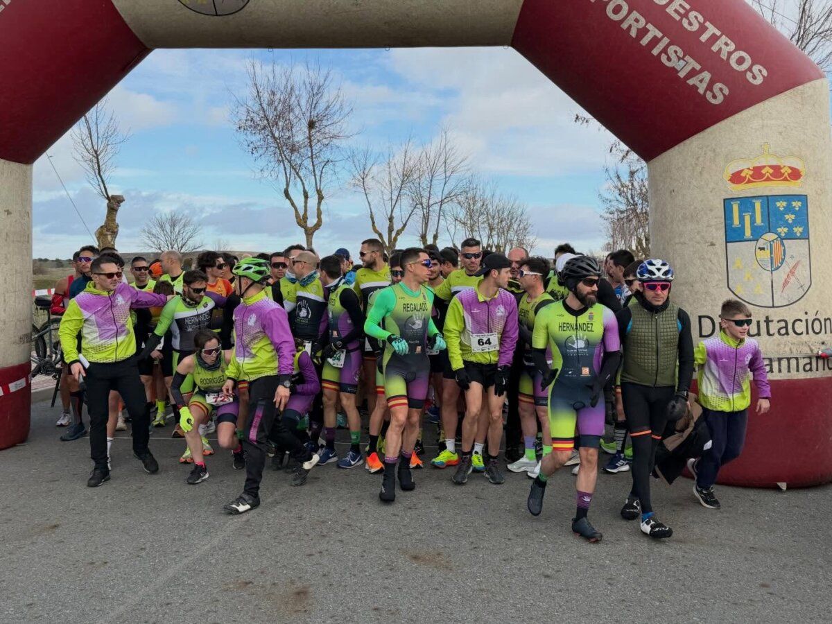 Participantes en la jornada festiva solidaria en Villamayor