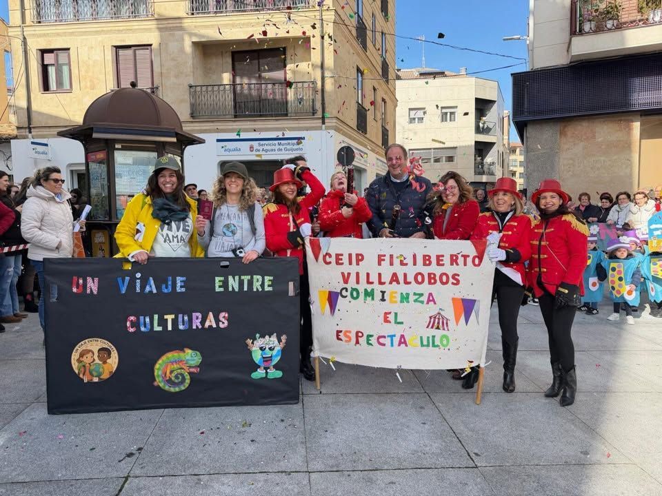 Guijuelo se llena de alegría con el desfile escolar infantil