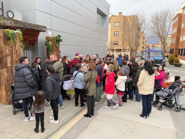 Multitud de personas en el evento de Carnaval en Santa Marta de Tormes
