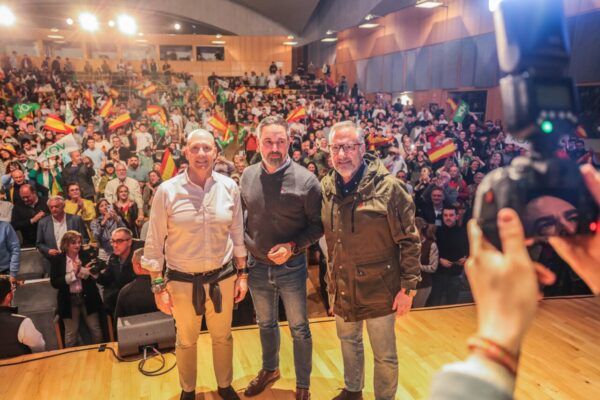 Santiago Abascal en mitin de Vox en Salamanca con simpatizantes