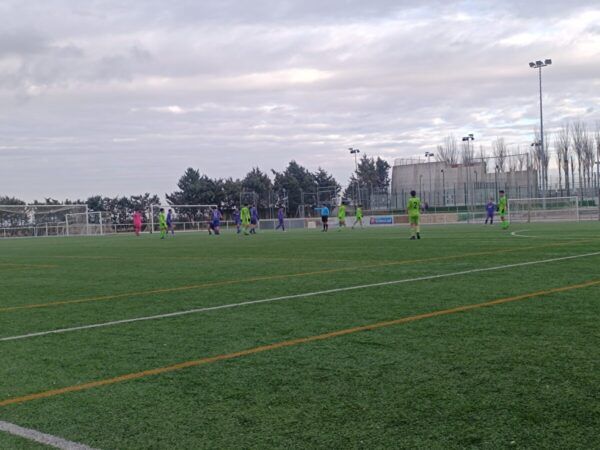Partido de fútbol del CD Peñaranda en un campo de césped