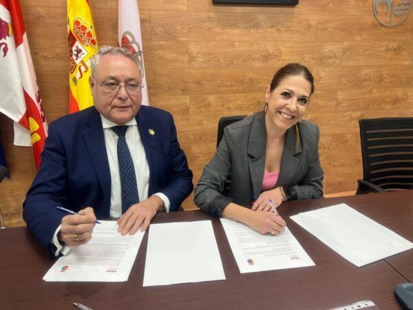 Firma de convenio para orientación jurídica gratuita para mayores en Castellanos
