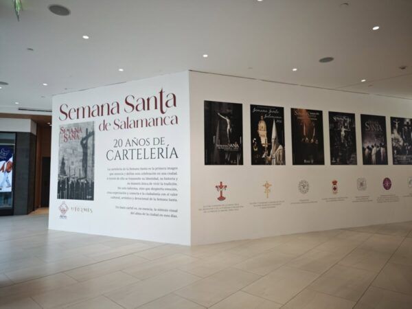 Exposición de carteles de Semana Santa en el Centro Comercial El Tormes