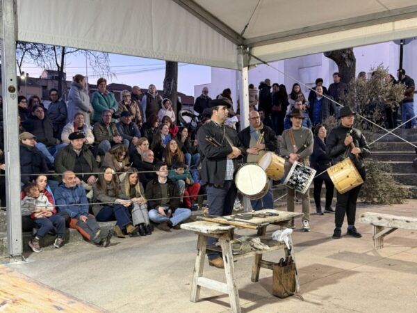 Grupo de personas en la Fiesta del Cerdo Ibérico en Guijuelo