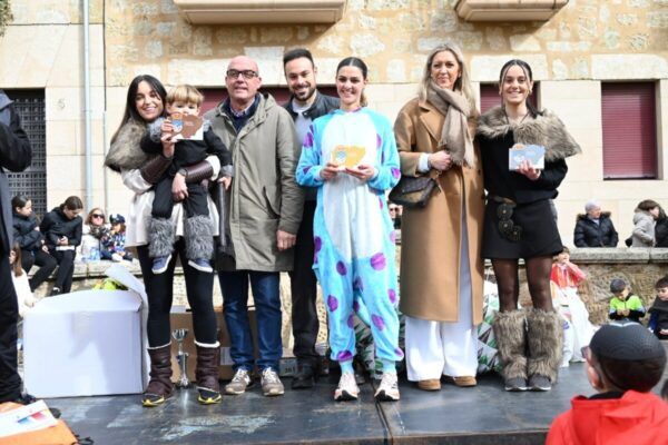 Premiación del XIV Cross de Carnaval en Ciudad Rodrigo con participantes y autoridades