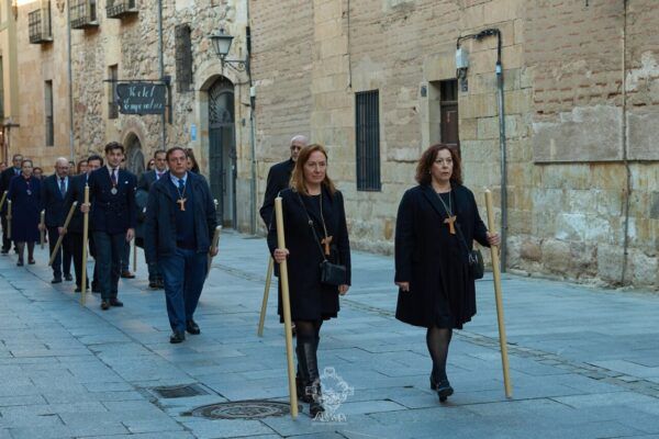 Participantes del Vía Crucis de la Hermandad de Jesús Flagelado en Salamanca