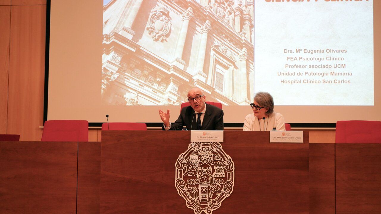 Conferencia sobre psicooncología en la Facultad de Psicología