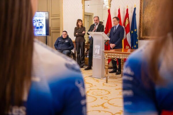 Presentación de la nueva equipación del Mirat Team en Salamanca