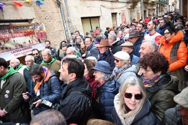 Multitud en homenaje a los Porteros Mayores en la Puerta del Desencierro