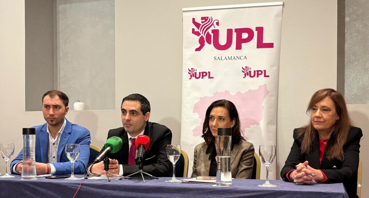 Presentación de la candidatura de UPL en Salamanca con varios miembros del partido.