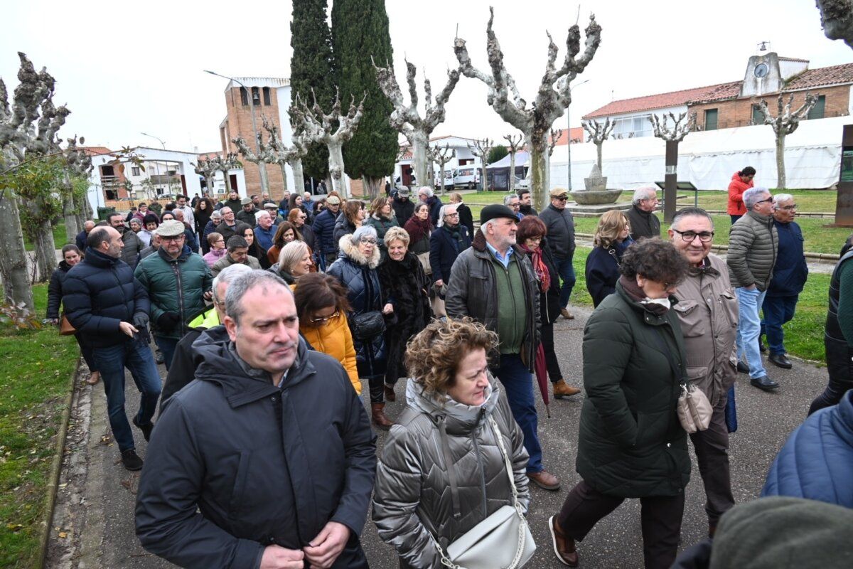 Vecinos de Ciudad Rodrigo celebrando la festividad de San Blas bajo la lluvia
