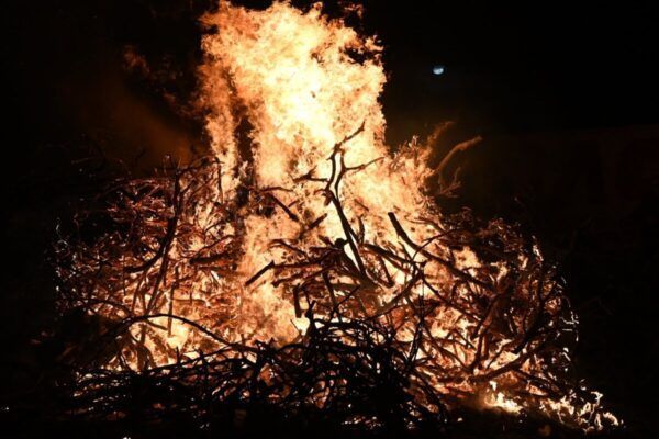 Fuego ardiente en la celebración de San Blas en Ciudad Rodrigo
