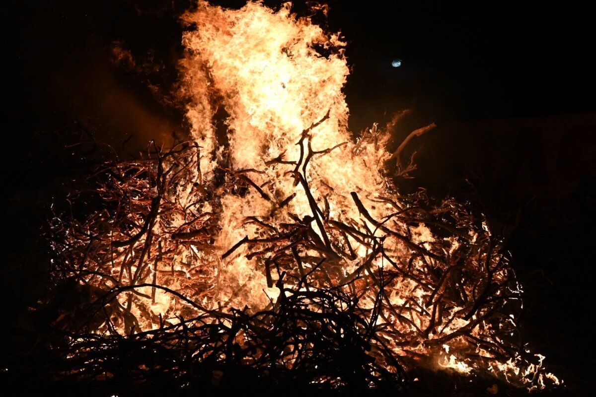 Fuego ardiente en la celebración de San Blas en Ciudad Rodrigo