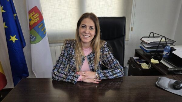 Victoria Manjón en su despacho como alcaldesa de Castellanos de Moriscos