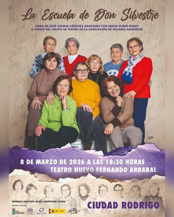 Grupo de mujeres en la obra La Escuela de Don Silvestre en Ciudad Rodrigo