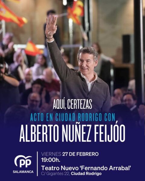 Alberto Núñez Feijóo saluda en un acto en Ciudad Rodrigo
