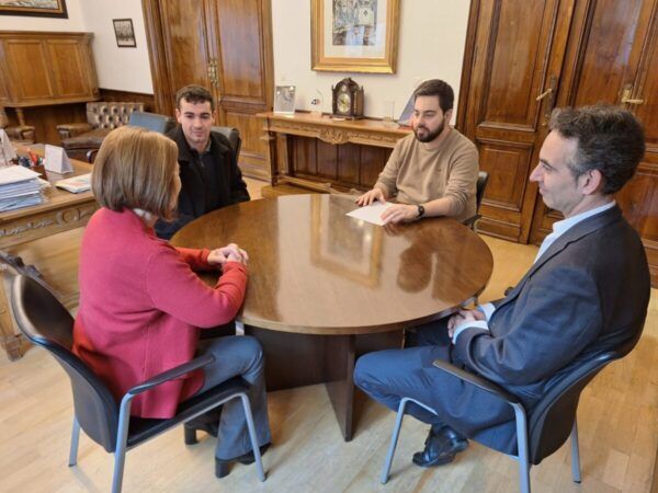 Alumnos de la Universidad de Salamanca en reunión en la Subdelegación del Gobierno