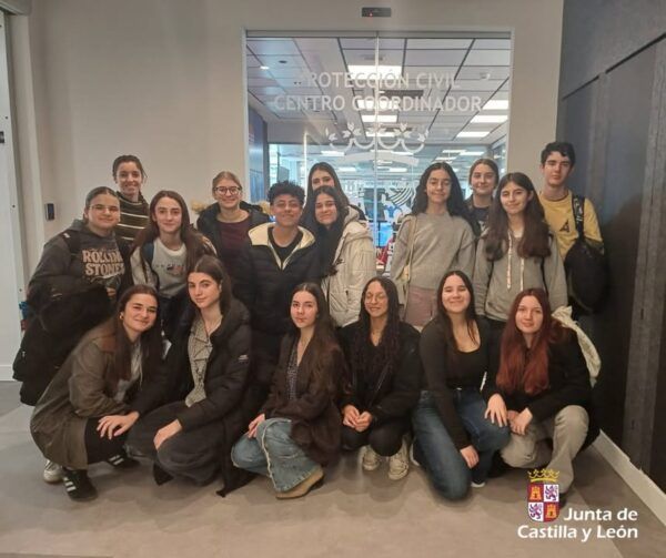 Grupo de estudiantes en el Centro de Emergencias de Castilla y León