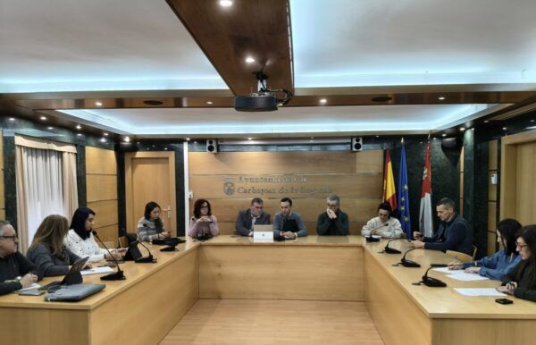 Reunión en el Ayuntamiento de Carbajosa de la Sagrada sobre mesas electorales