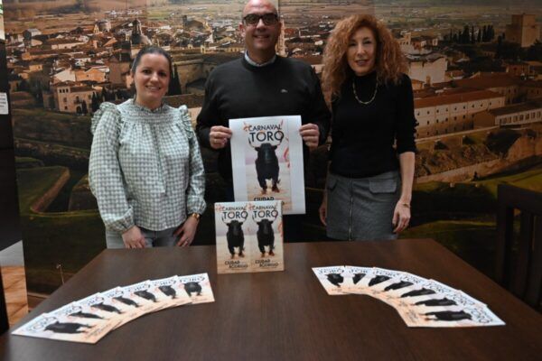 Presentación del folleto turístico del Carnaval del Toro en Ciudad Rodrigo