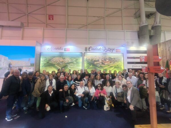 Grupo de personas en el stand de Ciudad Rodrigo en la BTL 2026