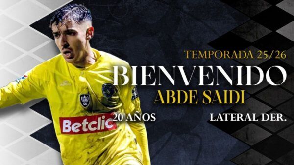 Jugador Abde Saidi en uniforme amarillo durante un partido de fútbol