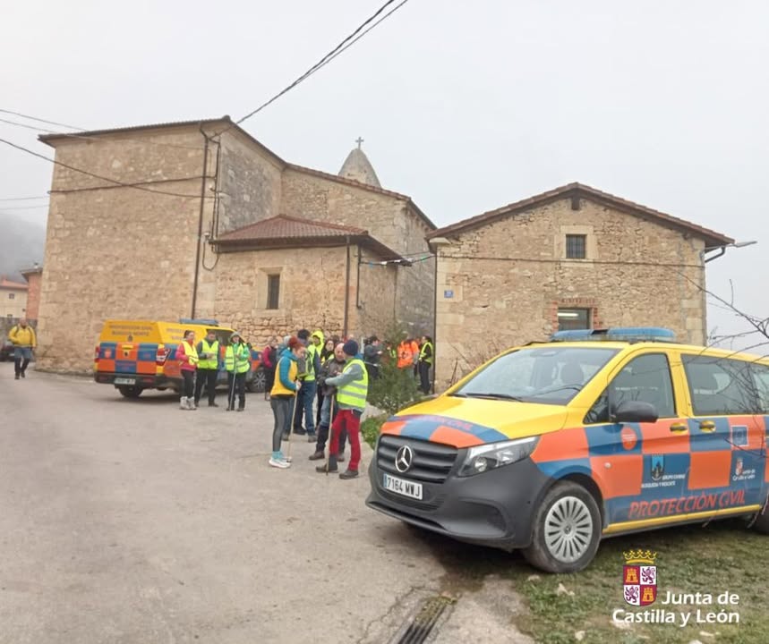 Equipos de rescate en Urría, Burgos, buscando a un anciano desaparecido.