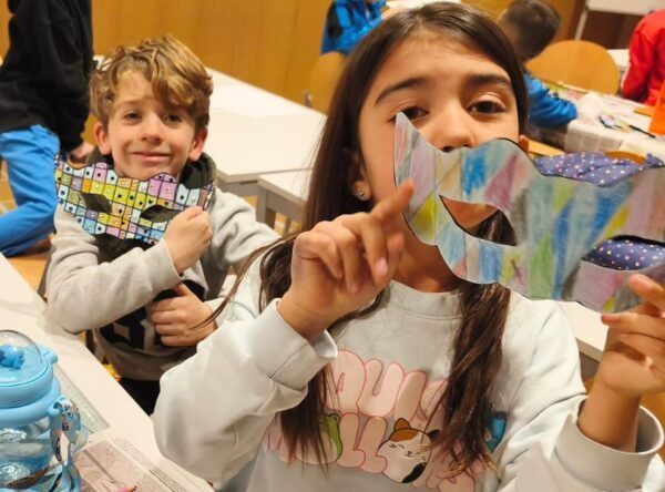 Niños participando en actividades de Carnaval en Carbajosa de la Sagrada
