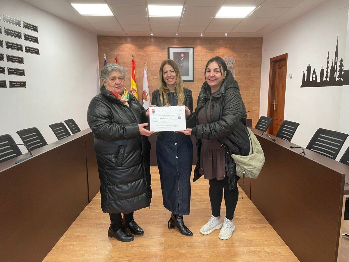 Entrega de recaudación a la asociación Castegatos en Castellanos de Moriscos