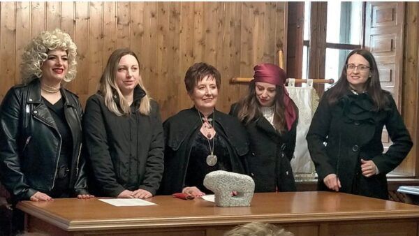 Mujeres celebrando la festividad de Santa Águeda en Fuenteguinaldo
