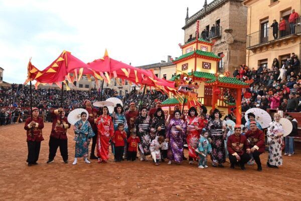 Grupo de personas disfrazadas en el Carnaval de Ciudad Rodrigo 2026
