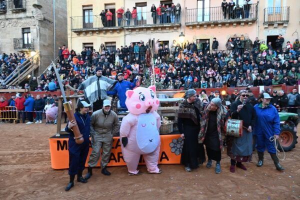 Participantes del Concurso de Disfraz Callejero en Ciudad Rodrigo durante el Carnaval 2026