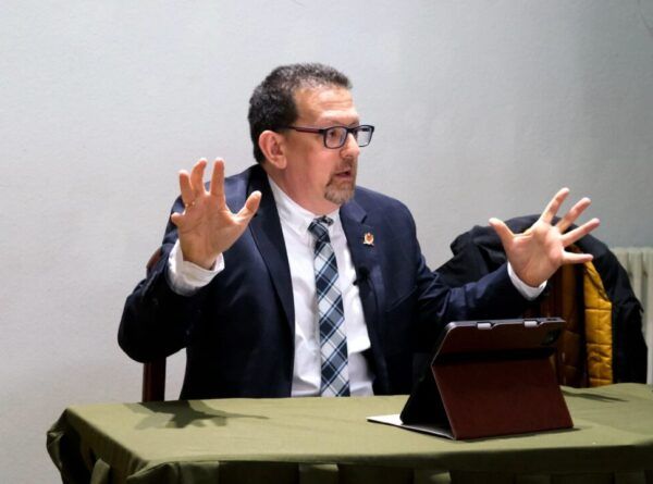 Raúl Molina Recio durante su conferencia sobre estrategias matrimoniales en Béjar.