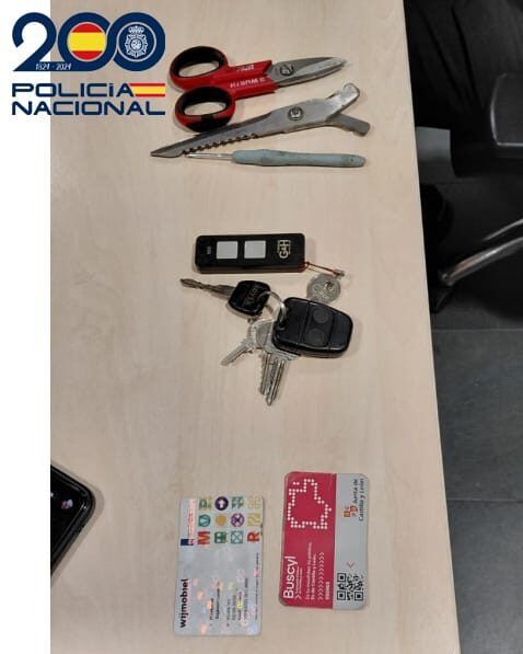 Objetos recuperados tras la detención de un varón por la policía