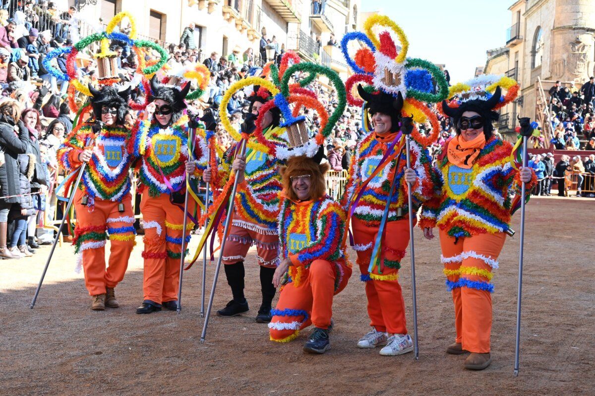Grupo de personas disfrazadas en el Carnaval del Toro 2026