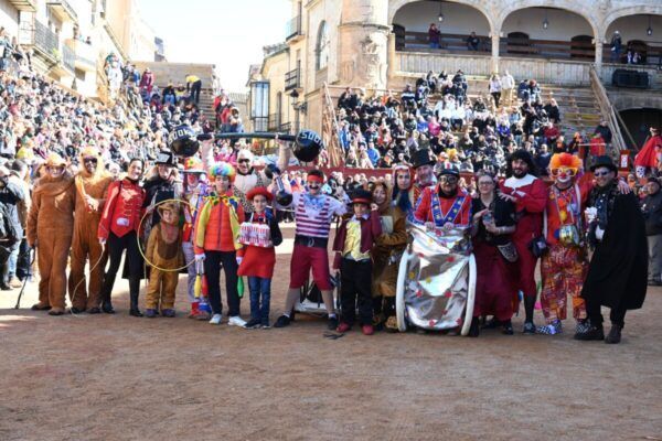 Grupo de personas disfrazadas en el Carnaval del Toro 2026