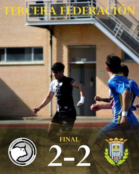 Jugadores de Unionistas B y Arandina CF en un partido de fútbol