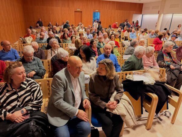 Asistentes en un festival benéfico en Salamanca para Alzheimer.