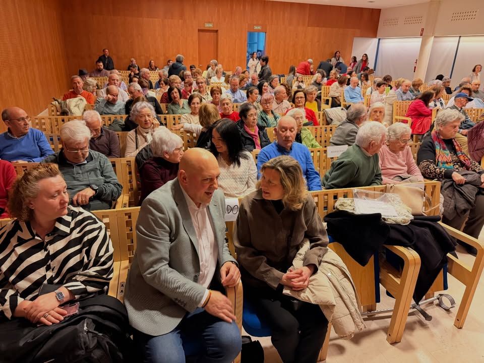 Asistentes en un festival benéfico en Salamanca para Alzheimer.