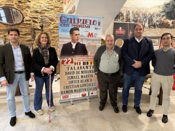 Personas en la presentación del festival taurino en Guijuelo