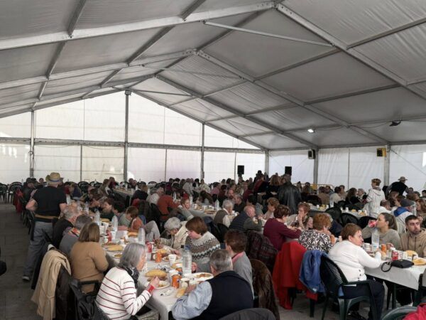 Multitud de personas disfrutando de la Fiesta del Mondongo en Guijuelo