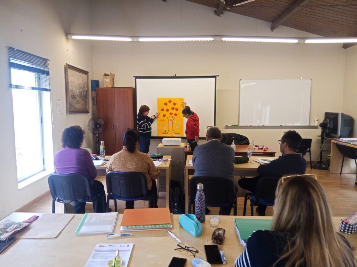 Alumnos participando en una formación sobre igualdad de oportunidades