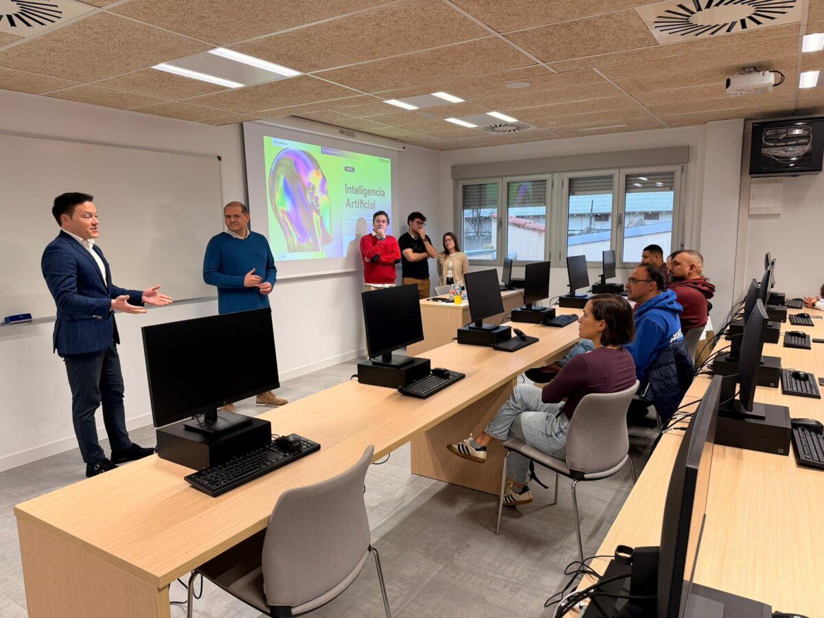 Estudiantes en clase de inteligencia artificial en Salamanca