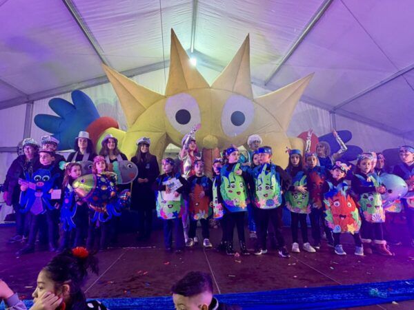 Niños disfrazados en el espectáculo de Carnaval en Guijuelo