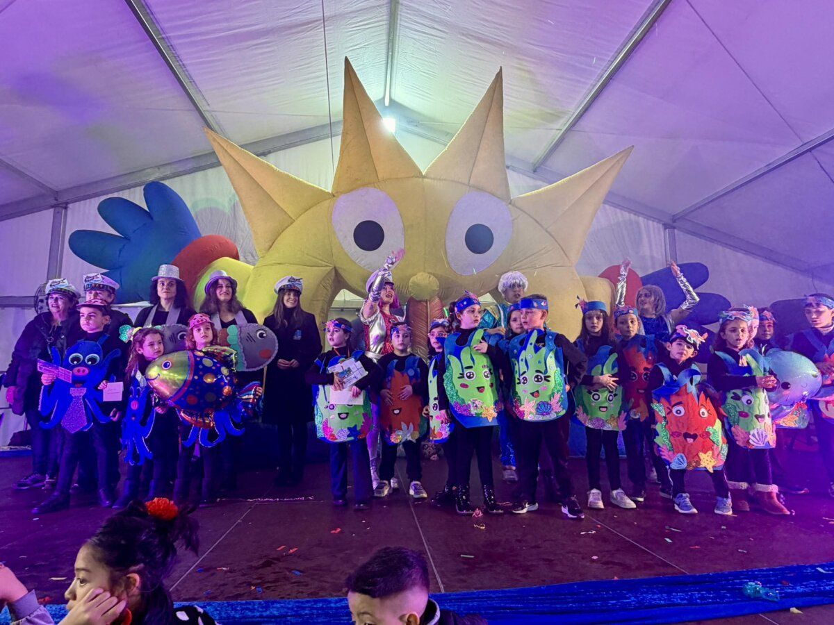 Niños disfrazados en el espectáculo de Carnaval en Guijuelo