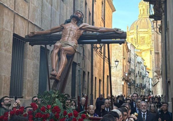 Procesión de la Hermandad de Jesús Flagelado en Salamanca durante la Semana Santa