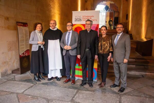 Carmen Seguín y ponentes en la inauguración del congreso sobre la Escuela de Salamanca.