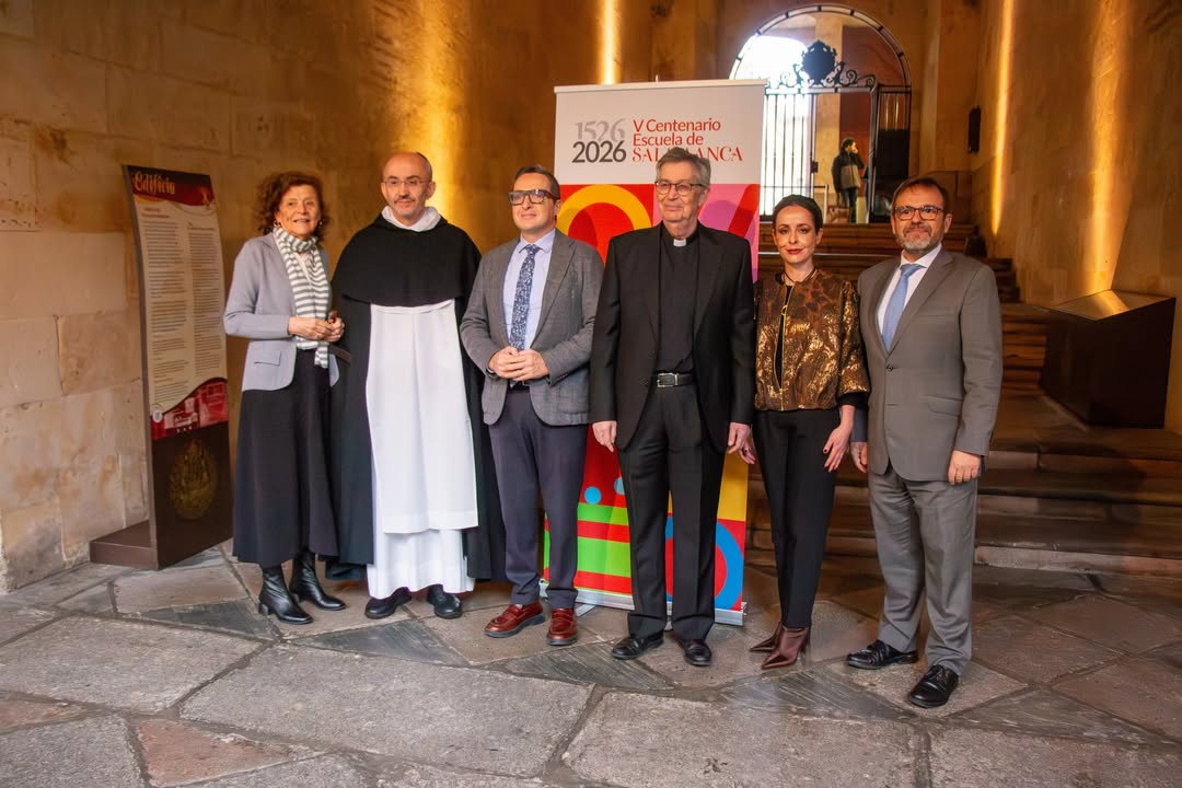 Carmen Seguín y ponentes en la inauguración del congreso sobre la Escuela de Salamanca.