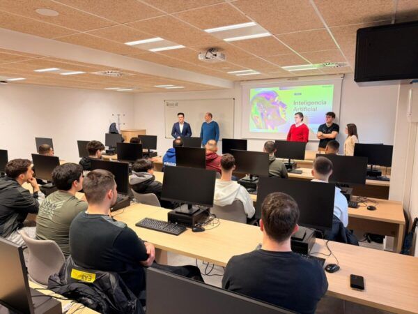 Estudiantes en clase de inteligencia artificial en Salamanca