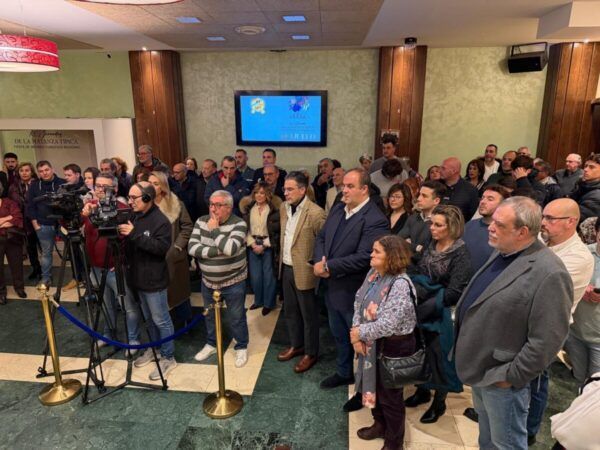 Multitud de personas en el evento de la Matanza Típica en Guijuelo
